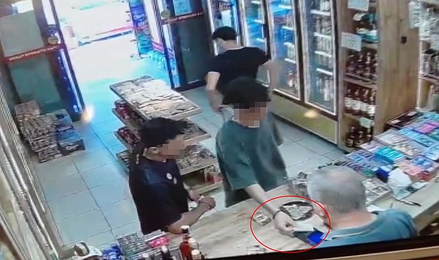 Yolda buldukları kredi kartıyla alışveriş yapan şüpheliler kamerada