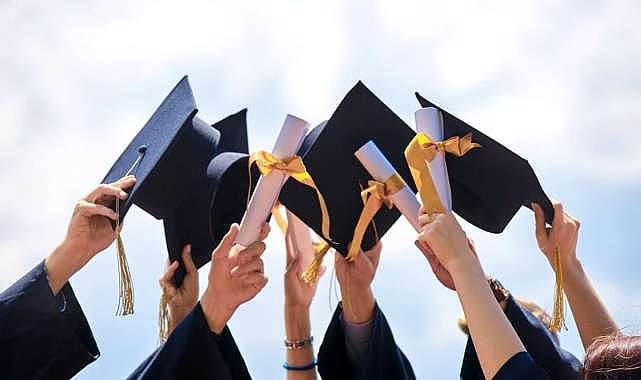 Yurt dışına çıkmadan alınan diplomalar iptal edildi