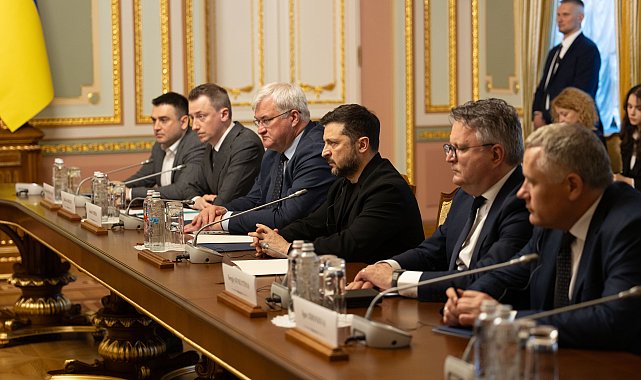 Zelenskiy: Rus tarafıyla müzakere turlarının yeniden başlayacağını düşünüyorum