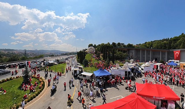 15 Temmuz darbe girişiminin 10'uncu yılında binlerce kişi 15 Temmuz Hafıza Müzesi'ne yürüdü