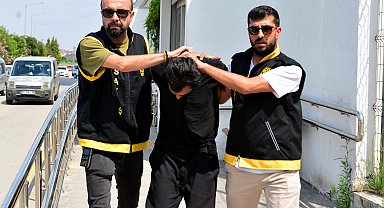 2 çocuğunun annesini kıskançlık krizine girince bıçaklamış