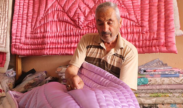 80 yaşındaki yarım asırlık yorgancı, mesleğini yaşatmaya çalışıyor