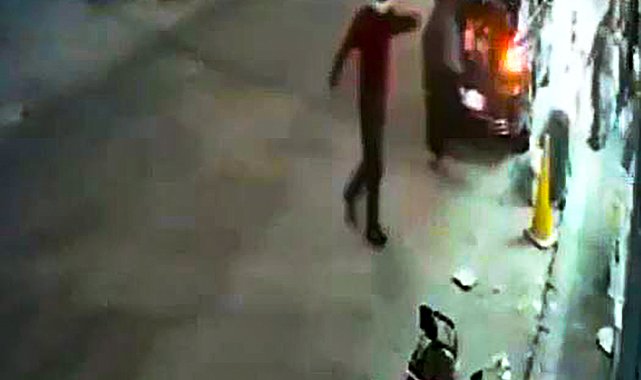 Adana'da kasklı şüpheliden iş yerine silahlı saldırı: 1 yaralı
