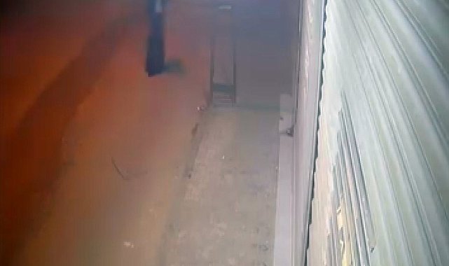 Adana'da kimliğini gizlemek için kara çarşaf giyip, iş yerine kurşun yağdırdı