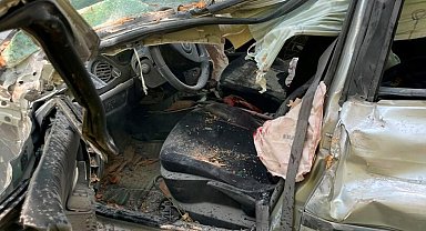 Ağaca çarpan otomobilin sürücüsü eski savcı öldü, eşi yaralandı