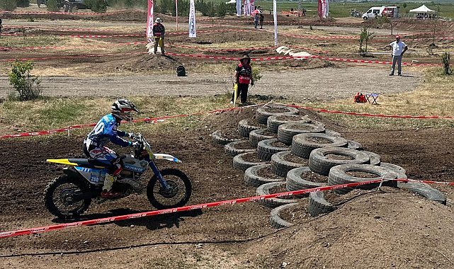 Ağrı'da sporcular piste çıktı