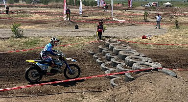 Ağrı'da sporcular piste çıktı