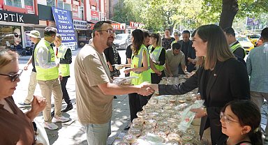 Alevi-Bektaşi Kültür ve Cemevi Başkanlığı'ndan 3 bin kişilik aşure ikramı