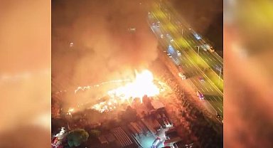 Ankara'da tahta paletlerin depolandığı alanda yangın