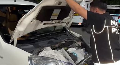 Aracının motor kısmına gizlediği uyuşturucuları piyasaya sürmek isterken yakalandı