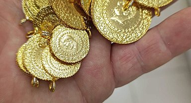 Bağışlanan kıyafetlerden 23 altın ile 6 bin 500 lira çıktı