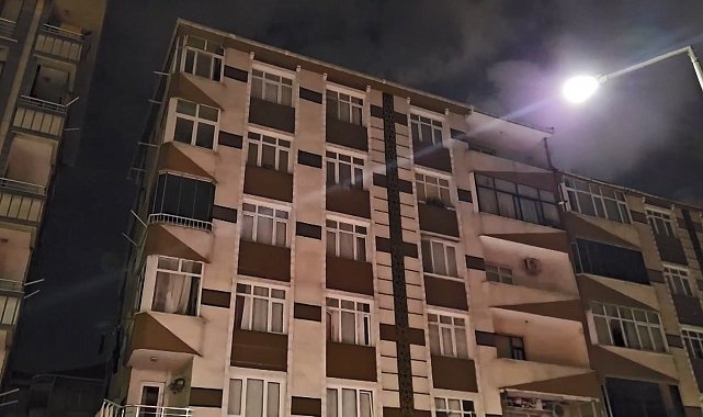 Bahçelievler'de kolonlarından sesler gelen 6 katlı apartman tahliye edildi