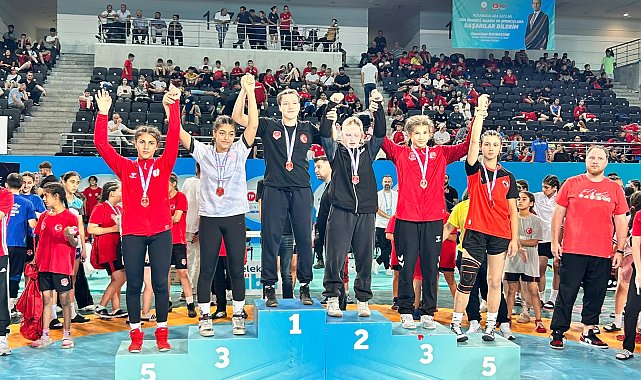 Bakan Bak: Bu gençlerin içinden Avrupa, dünya ve olimpiyat şampiyonları çıkacak Fotoğraf eklendi