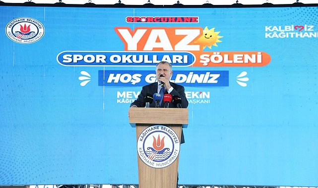 Bakan Bak, Kağıthane Yaz Spor Okulları Şöleni'ne katıldı