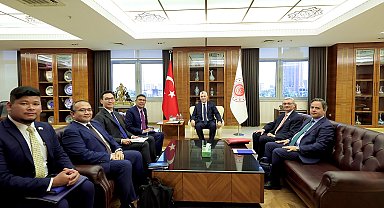 Bakan Bolat, Malezya'nın Ankara Büyükelçisi Shaffieq ile görüştü