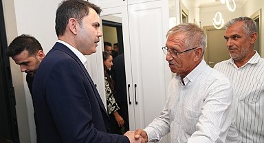 Bakan Kurum'dan depremzede Yusuf ve dedesine ziyaret