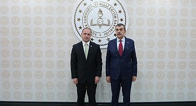Bakan Tekin, Gürcistan Eğitim, Bilim ve Gençlik Bakanı Mikanadze ile bir araya geldi