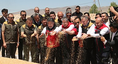 Bakan Yumaklı: Tarımsal hasılat 83,2 milyar dolar ile tarihinin en yüksek rakamına çıktı