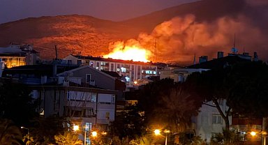 Balıkesir'de sağanak ve fırtına; sokakları su bastı, ağaçlar devrildi