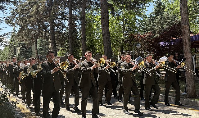 Bando Astsubay Meslek Yüksekokulu'nun ilk kadın öğrencileri