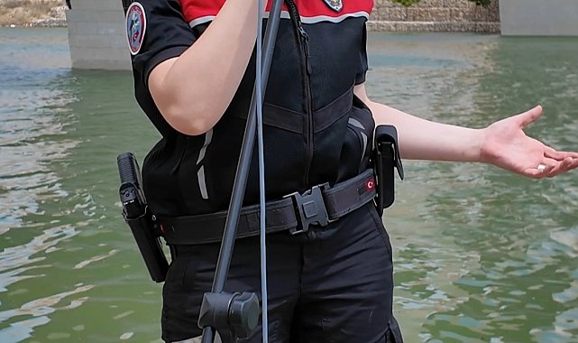 Batman polisi, Hasankeyf'in tarihi dokusu ile müziği buluşturdu