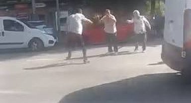 Bayrampaşa'da 'laf atma' kavgasını ayırmak isterken silahla vuruldu: 2 yaralı