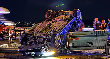 Beykoz'da minibüse çarpan otomobil takla atıp bariyerlere saplandı: 1 ölü, 2 yaralı