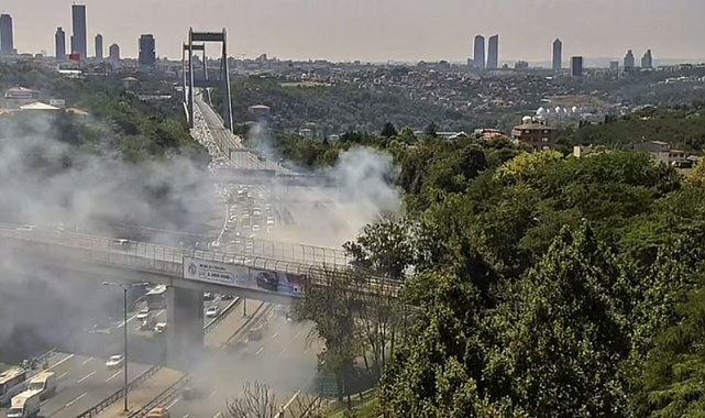 Beykoz'da seyir halindeki kamyonet alev alev yandı