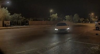 Beylikdüzü'nde kazanın ardından savrulan otomobil yol kenarında oturanların arasına daldı: 6 yaralı