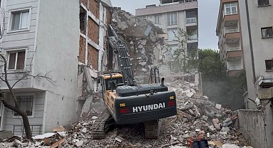 Beylikdüzü'nde kontrollü yıkım sırasında, bitişikteki binaya hasar verildi: Geldim, banyo yerinde yok