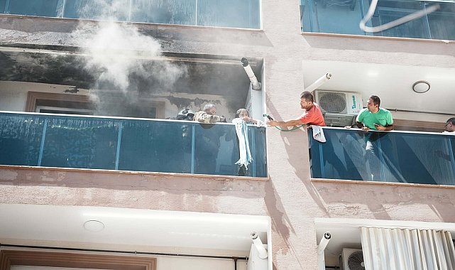 Binadaki yangında mahsur kalan 4'ü çocuk, 10 kişi kurtarıldı