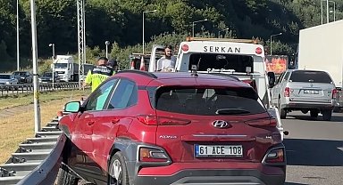 Bolu Dağı Tüneli girişinde otomobil bariyerlere çarptı: 2 yaralı