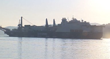 Boru döşeme gemisi 'Castorone' İstanbul Boğazı'ndan geçiyor -1