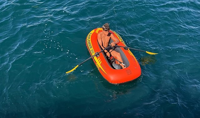 Botuyla denizde sürüklendi, Sahil Güvenlik ekipleri kurtardı