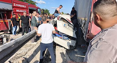 Çankırı'da lastiği patlayan TIR, otomobile çarptı: 4 yaralı