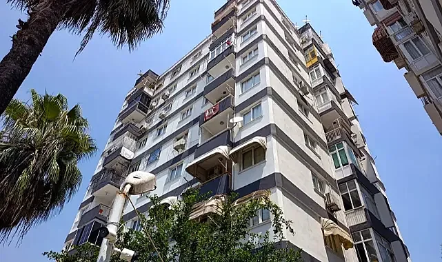Çekiçle dövüp, bıçakla boğazını kesti