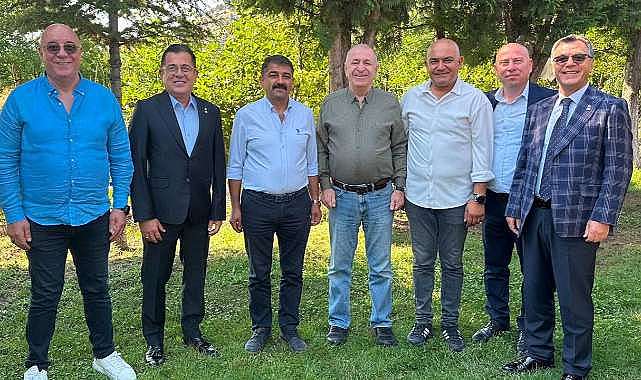 CHP'li Belediye Başkanı Zafer Partisi'ne katıldı