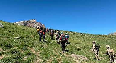 Cilo Sat Dağı'nda kaybolan dağcıyı arama çalışmaları 3'üncü gününde