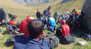 Cilo Sat Dağı'nda kayıp dağcı için arama çalışmaları 2'nci gününde