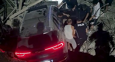 Cip, yapımı süren köprüden düştü: 2 yaralı