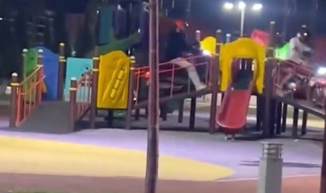 Çocuk parkında, motosikletleriyle oyun grubundaki parkura çıkan 2 kuryeye 146 bin TL ceza