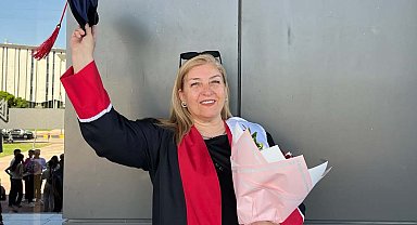 Çocuklarından ilham alıp liseye kaydını yaptırdı, 62'sinde yüksek lisansını tamamladı