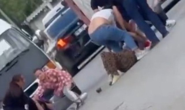 Çorum'da kadınların kavgası kamerada
