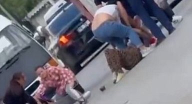 Çorum'da kadınların kavgası kamerada