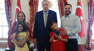 Cumhurbaşkanı Erdoğan, 'Nefret Etme, Kek Yap' kampanyasıyla tanınan otizmli Joshua Harris'i kabul etti
