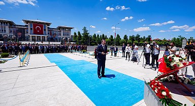 Cumhurbaşkanlığı Külliyesi'ndeki anıtta, 15 Temmuz şehitleri anıldı