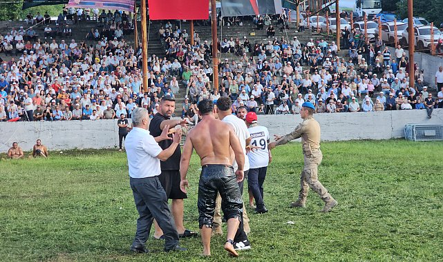 Dağköy yağlı güreşlerinde kavgalı yarı final