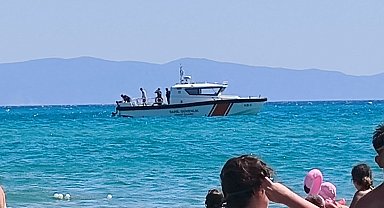 Denizde açığa sürüklenen tatilciyi, Sahil Güvenlik ekipleri kurtardı