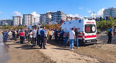 Denizde boğulma tehlikesi geçirenleri kurtarmak isteyen 2 kişi hayatını kaybetti