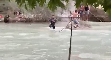 Derede mahsur kalan 7 kişi kurtarıldı